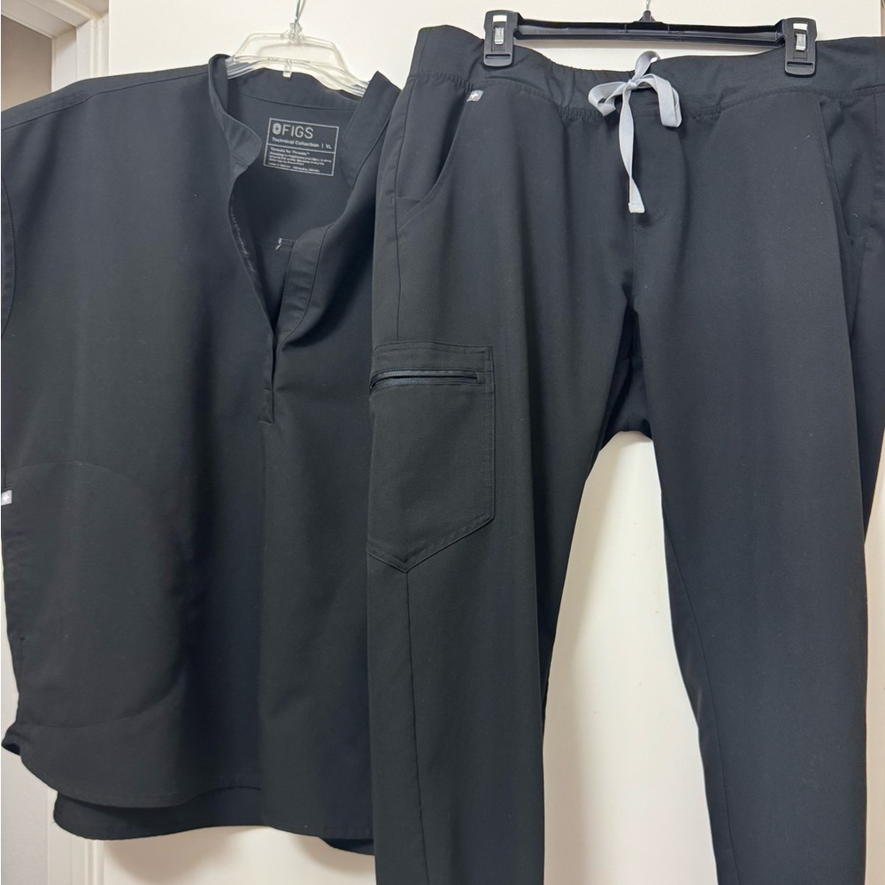 FIGS Technical Collection Black Scrub Set | Top XL + Jogger Pants XL